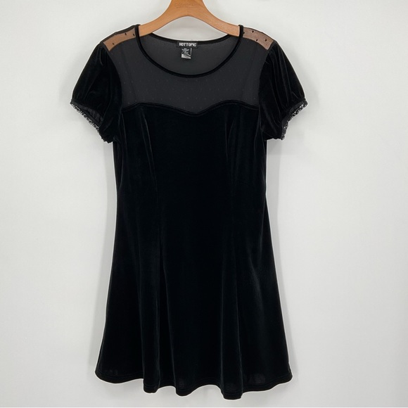 Hot Topic Dresses & Skirts - Hot Topic Black Velvet Swiss Dot Yoke Short Sleeve Midi Dress Size large I22
